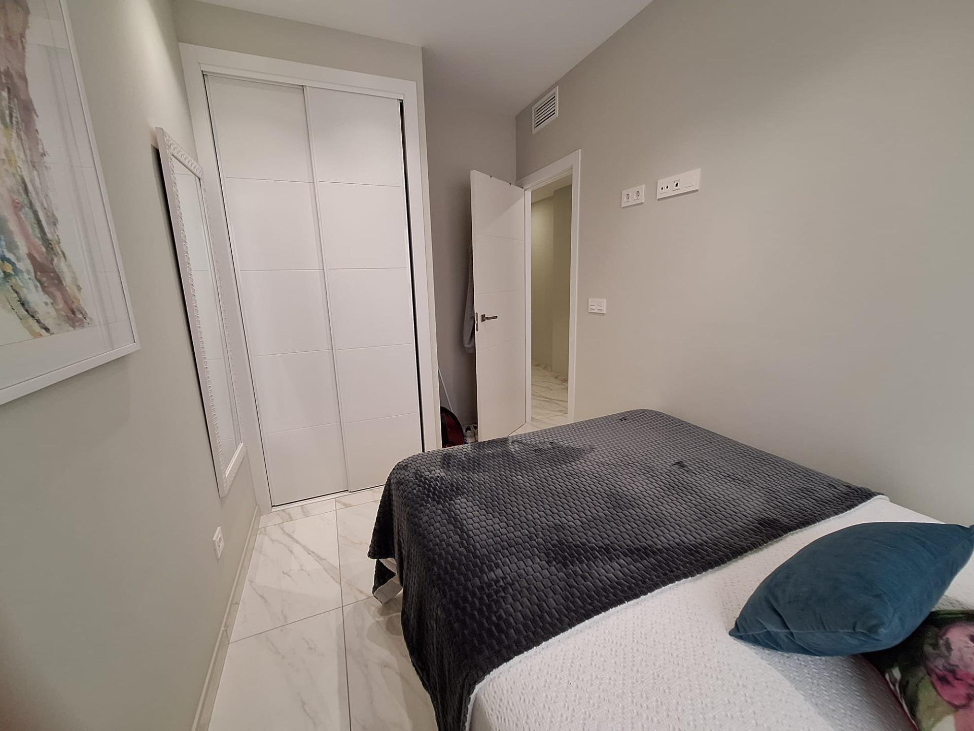 Apartamento en Torrevieja, Alicante, España 2 dormitorios, 77 m2 No. 113501