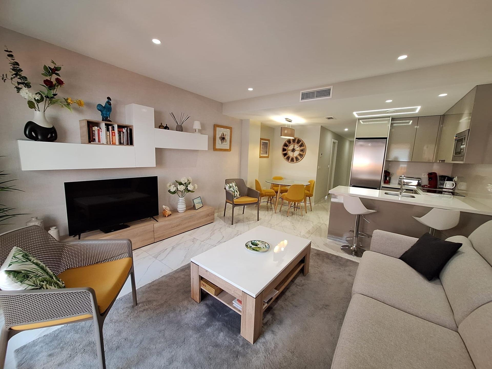 Apartamento en Torrevieja, Alicante, España 2 dormitorios, 77 m2 No. 113501