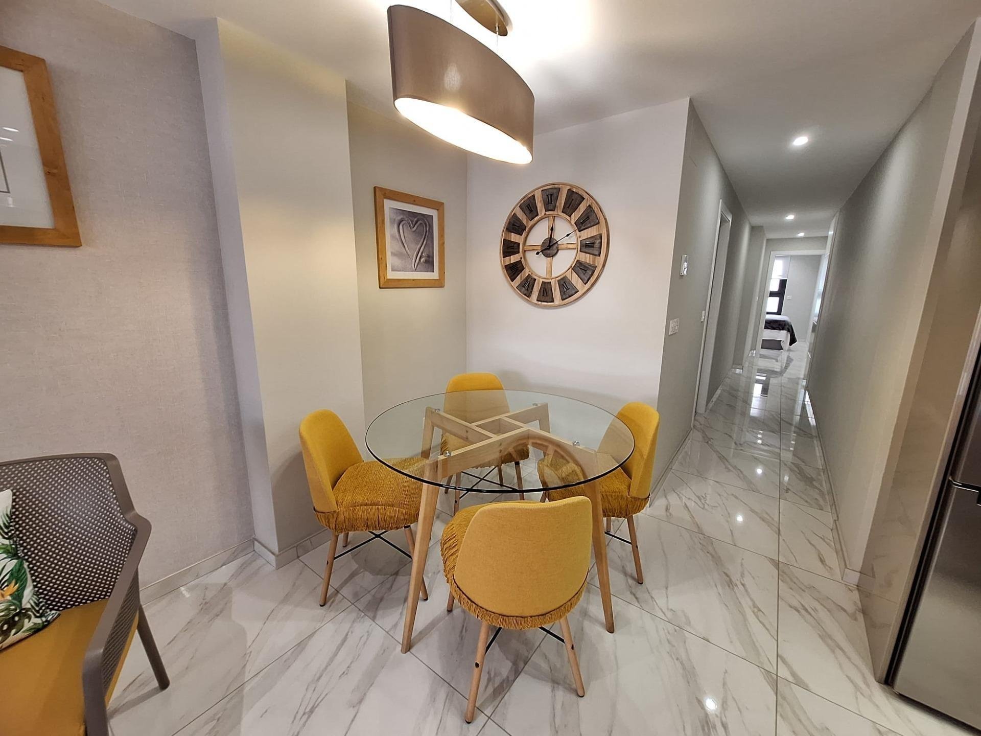 Apartamento en Torrevieja, Alicante, España 2 dormitorios, 77 m2 No. 113501