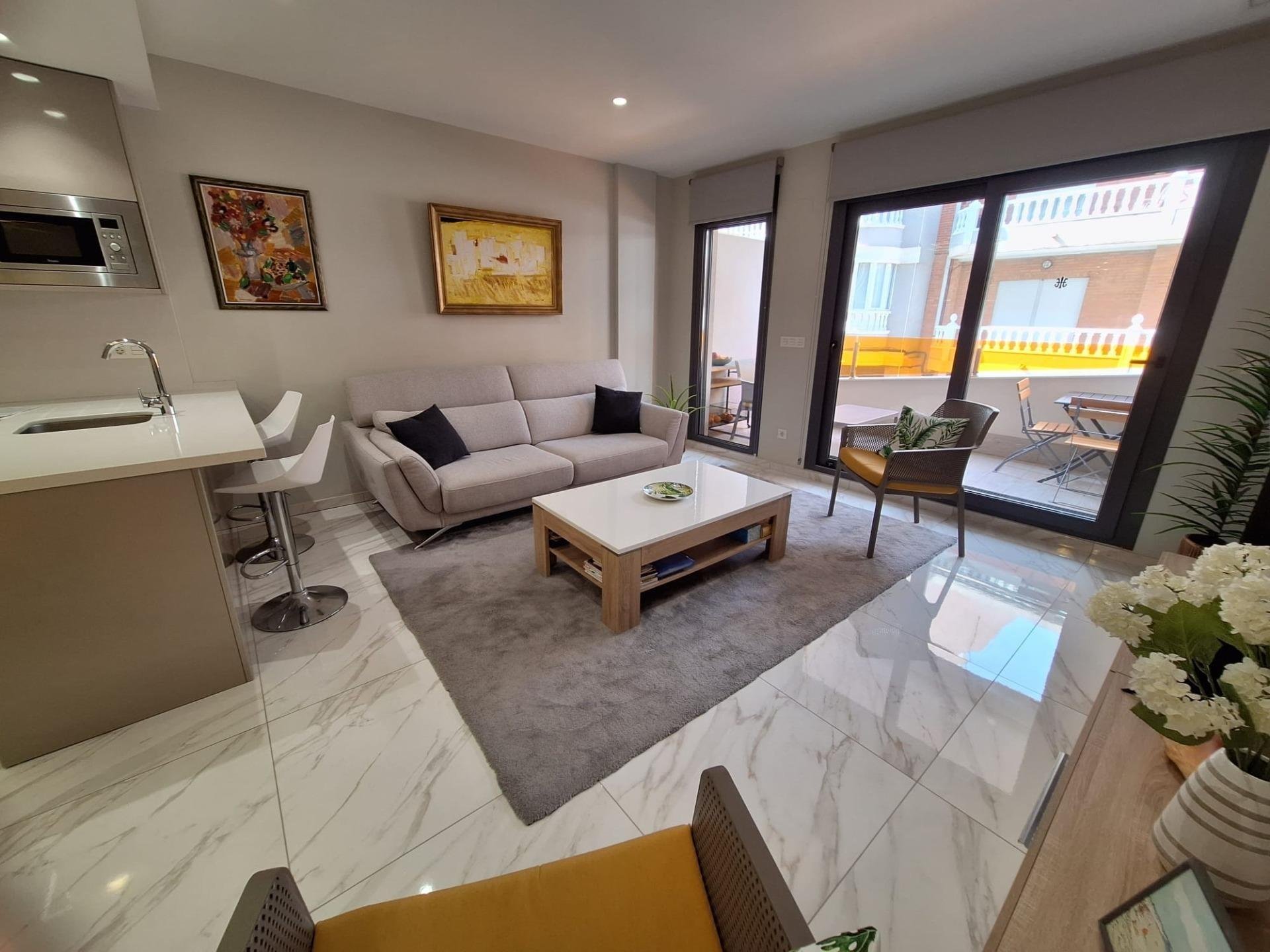 Apartamento en Torrevieja, Alicante, España 2 dormitorios, 77 m2 No. 113501