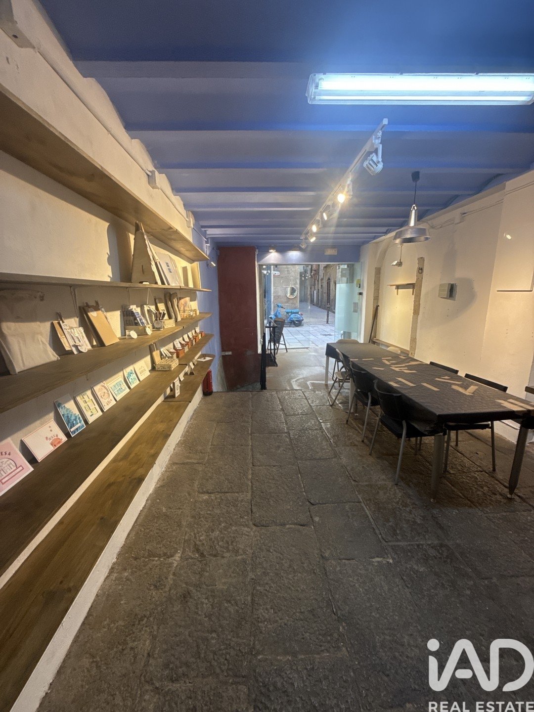 Commercial property à Barcelona, Espagne 83 m2 No. 172666