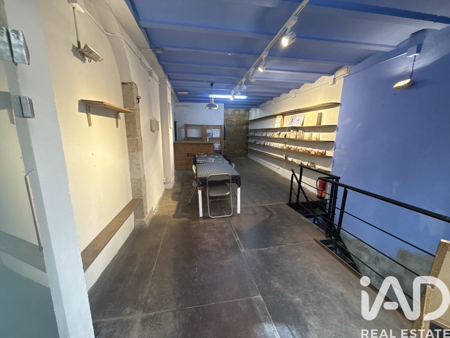 Commercial property à Barcelona, Espagne 83 m2 No. 172666