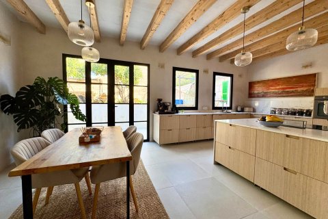 Kaupunkipientalo Muro, Mallorca, Espanja 4 makuuhuonetta, 393 m2 No. 155492
