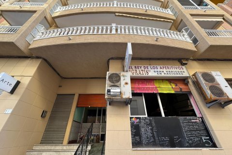 Commercial property in Torrevieja, Alicante, Spain 150 sq.m. No. 182818