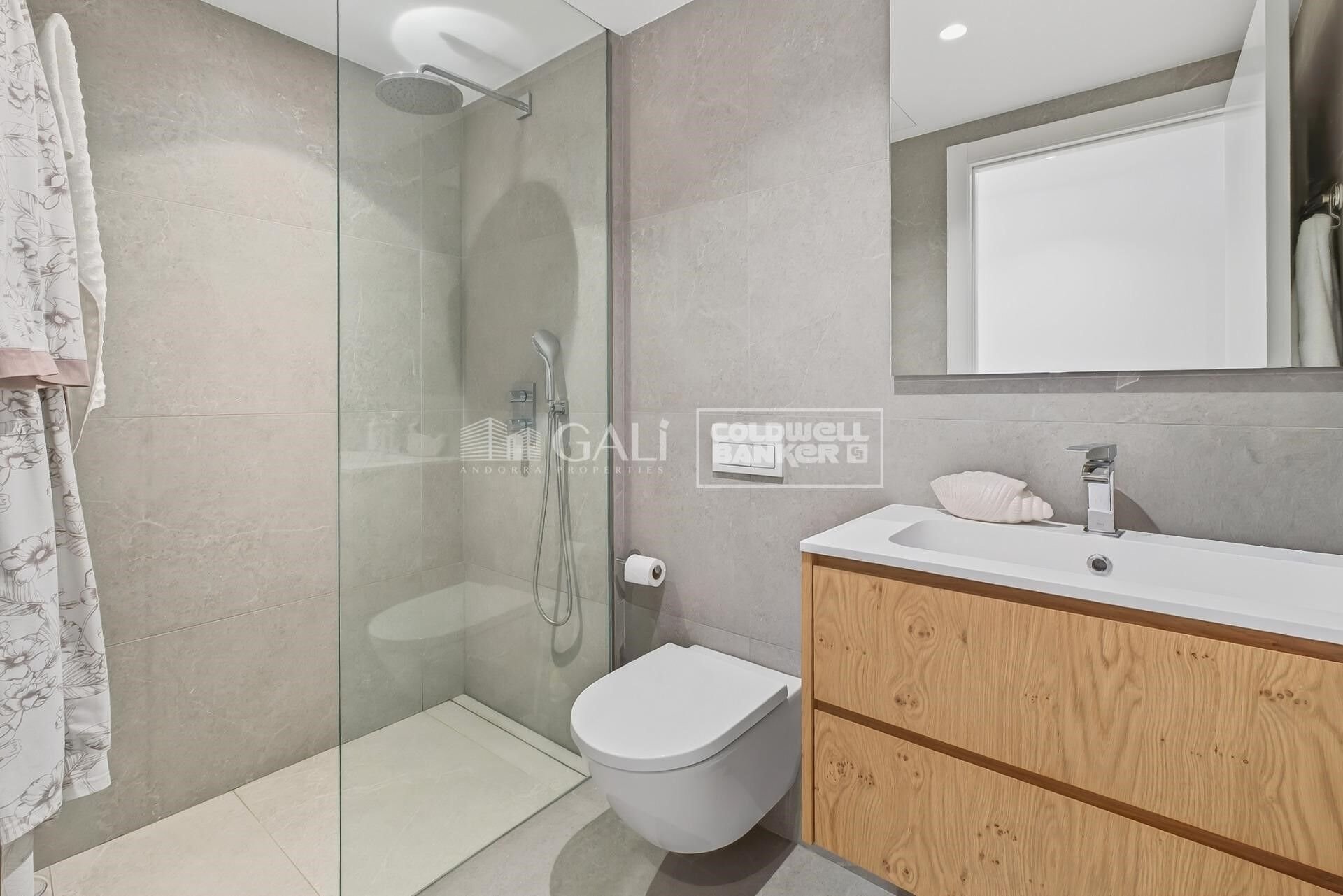 Apartamento en Principado De Andorra (Ninguna Poblacion Tiene C.P.), Lérida, España 4 dormitorios, 212 m2 No. 178551