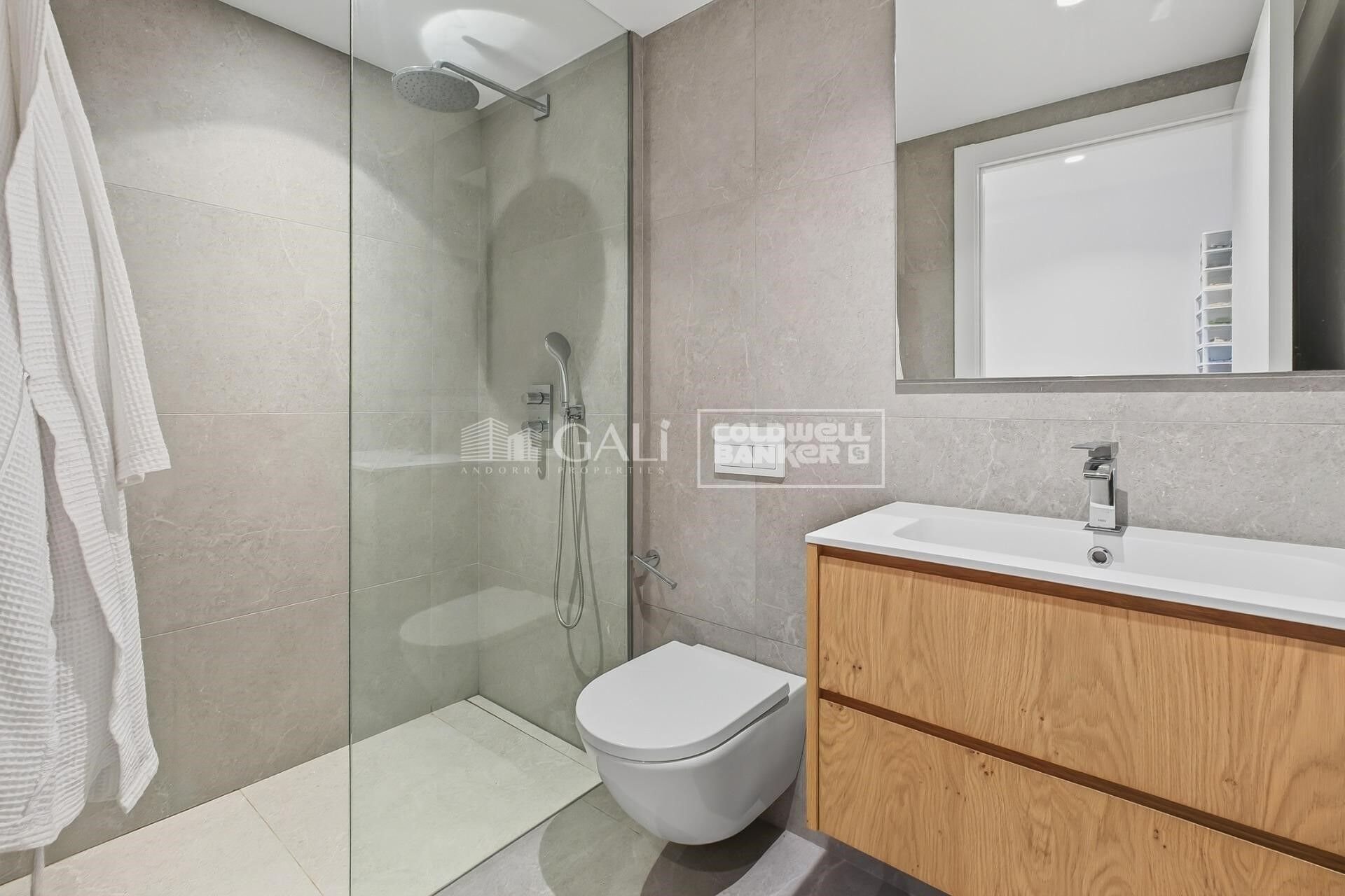 Apartamento en Principado De Andorra (Ninguna Poblacion Tiene C.P.), Lérida, España 4 dormitorios, 212 m2 No. 178551