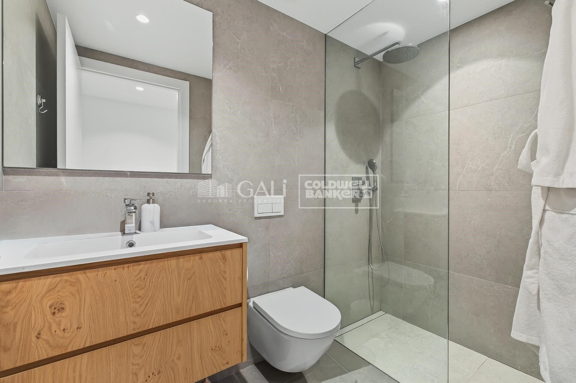 Apartamento en Principado De Andorra (Ninguna Poblacion Tiene C.P.), Lérida, España 4 dormitorios, 212 m2 No. 178551