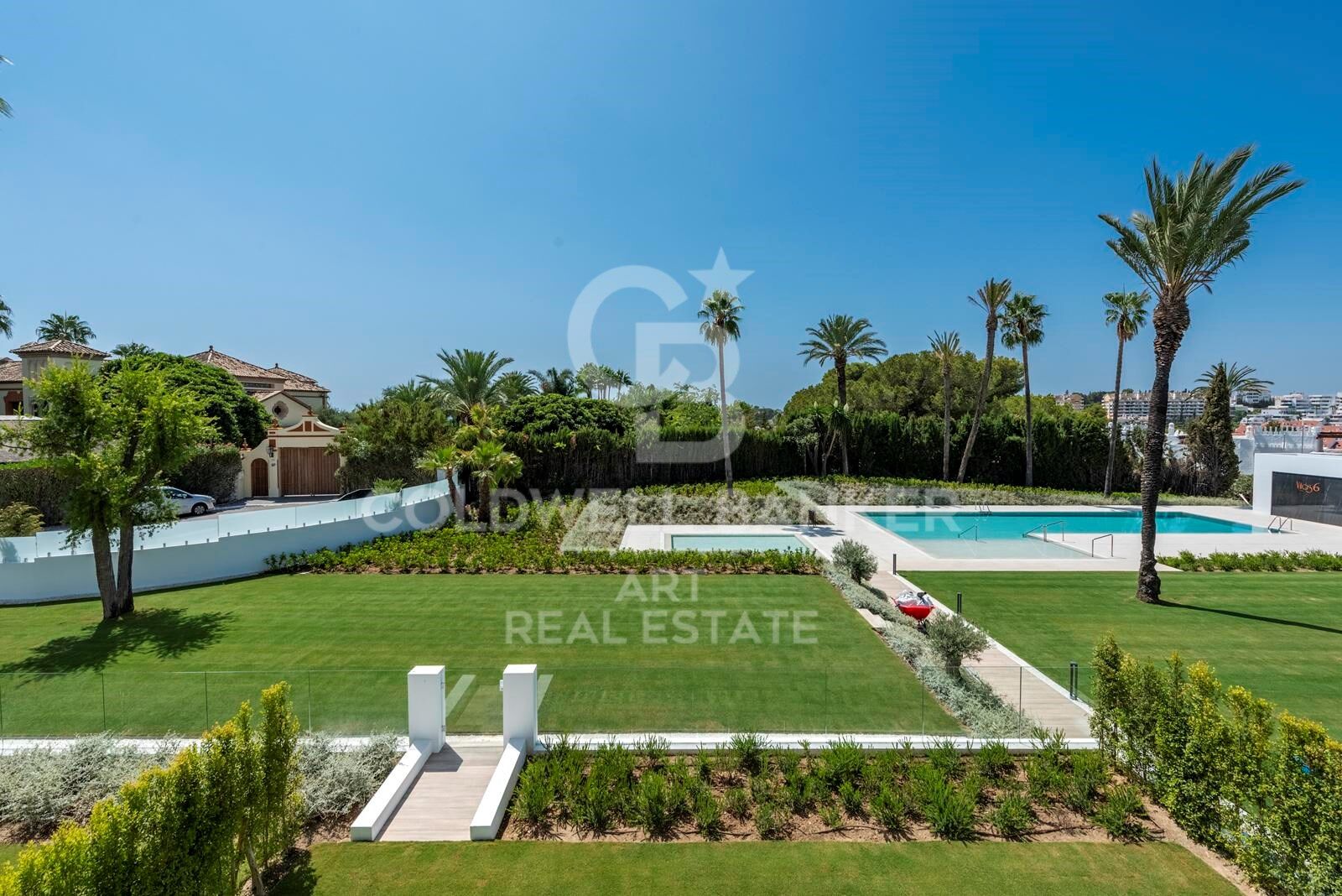 Villa a Marbella, Malaga, Spagna 4 camere da letto, 612 mq. N° 158191