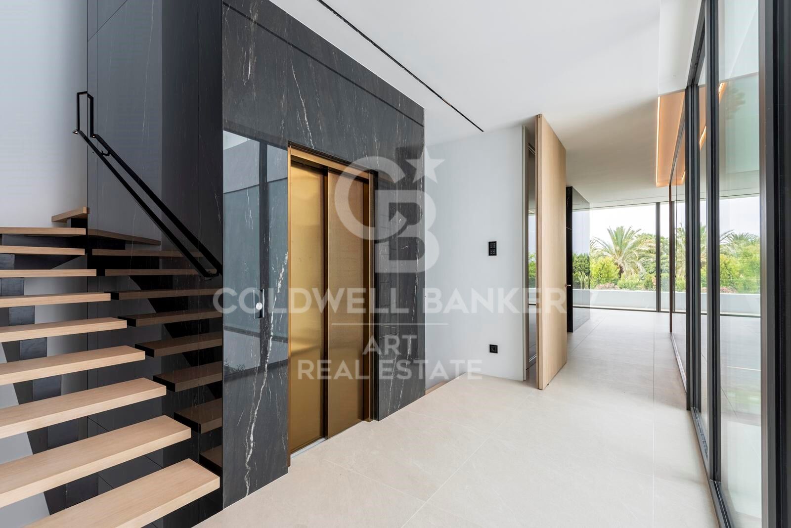 Villa a Marbella, Malaga, Spagna 4 camere da letto, 612 mq. N° 158191