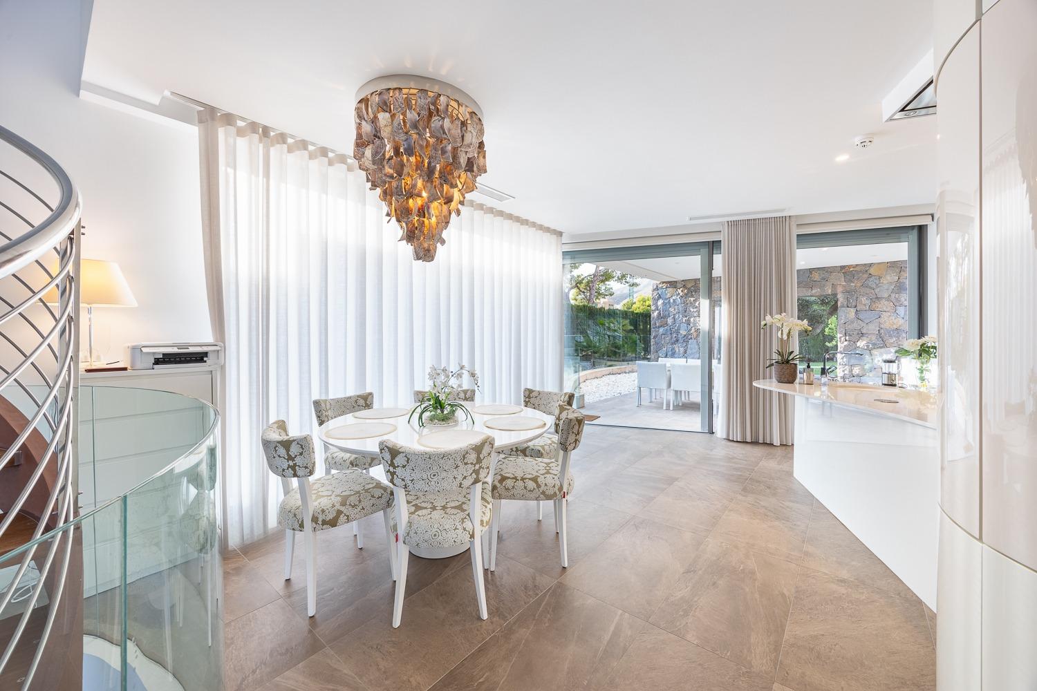 Villa i Finestrat, Alicante, Spanien 3 sovrum, 386 kvm. Nr. 165620