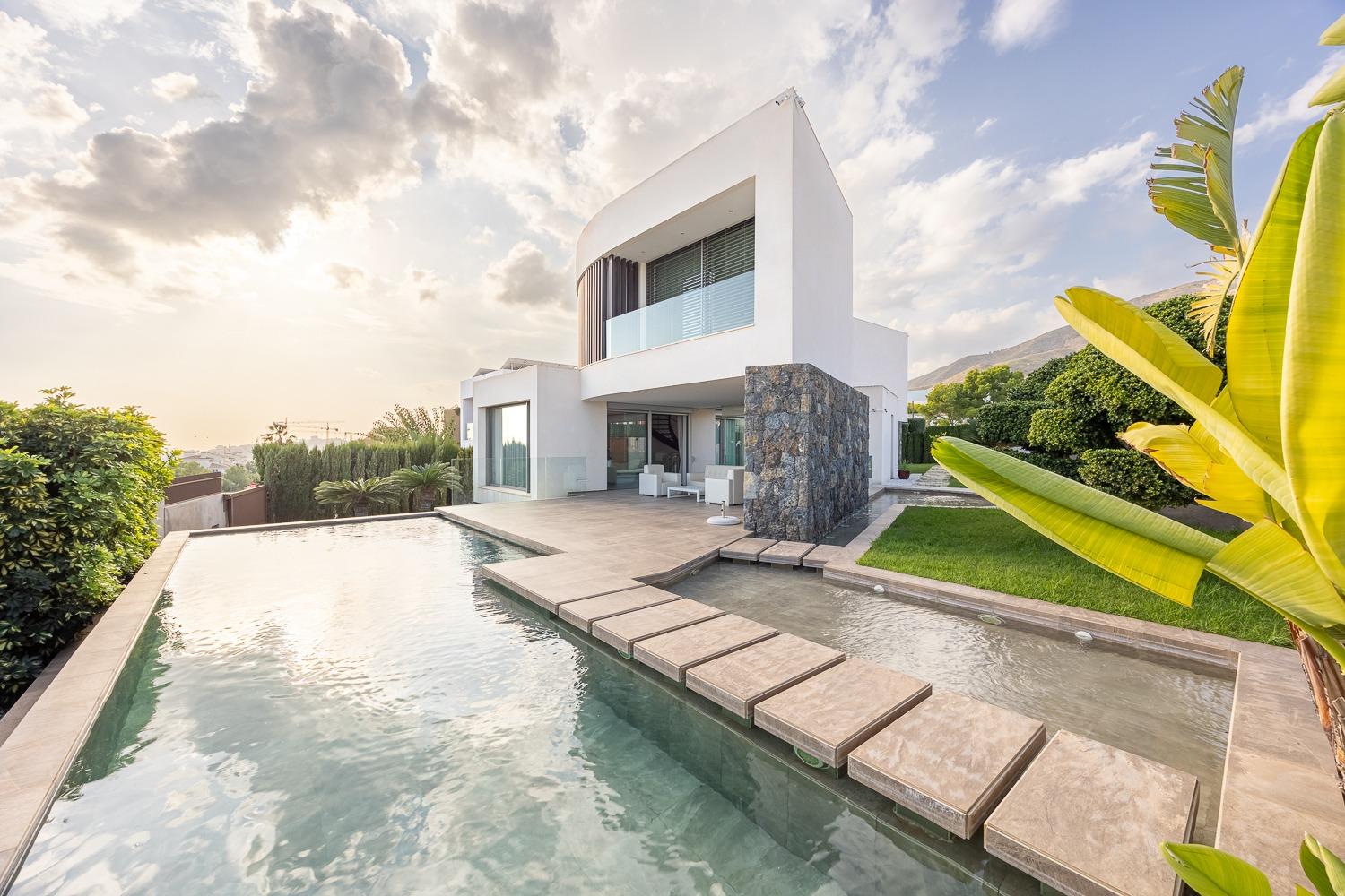 Villa i Finestrat, Alicante, Spanien 3 sovrum, 386 kvm. Nr. 165620