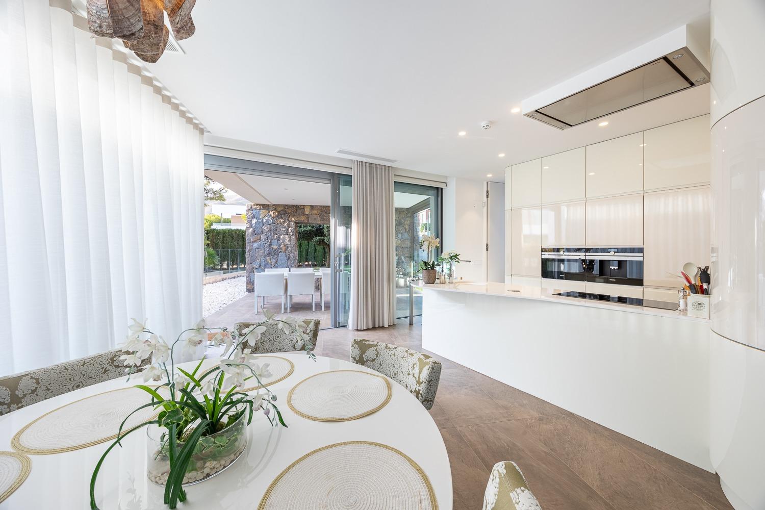 Villa i Finestrat, Alicante, Spanien 3 sovrum, 386 kvm. Nr. 165620