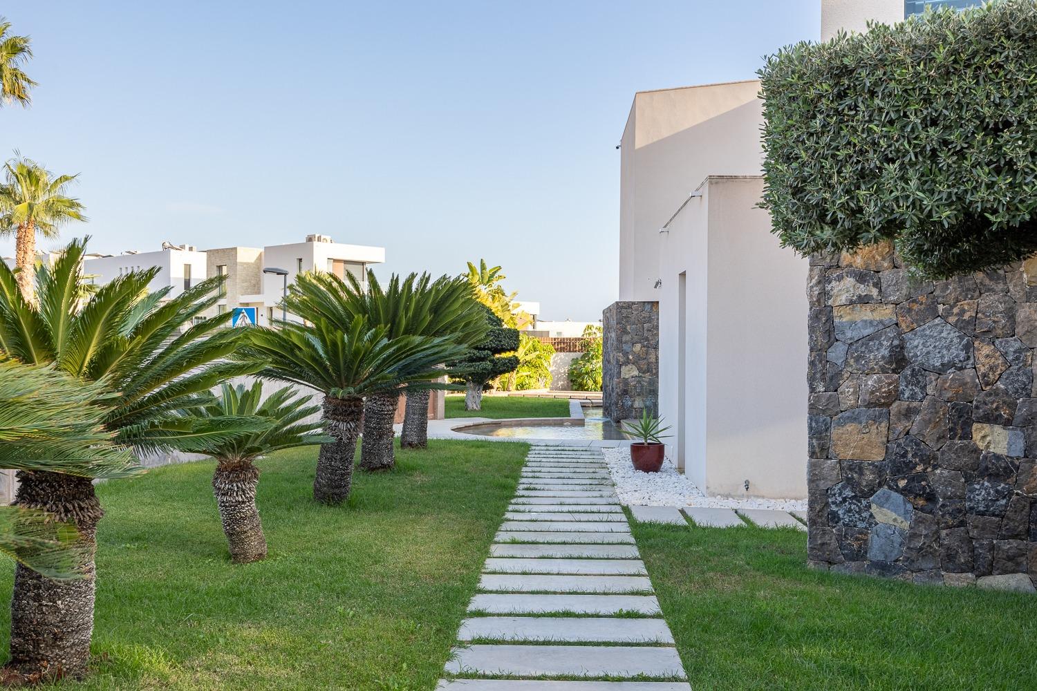 Villa i Finestrat, Alicante, Spanien 3 sovrum, 386 kvm. Nr. 165620