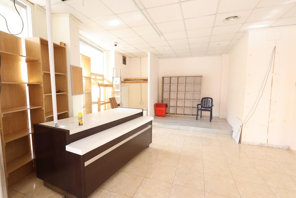 Commercial property à Torrevieja, Alicante, Espagne 452 m2 No. 165623