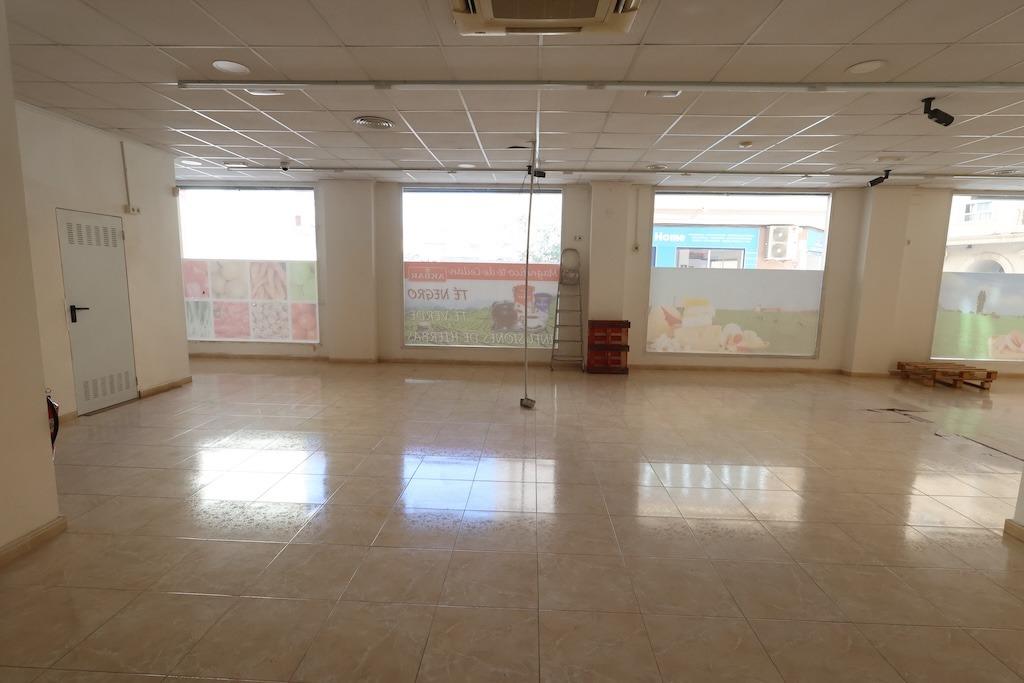 Commercial property à Torrevieja, Alicante, Espagne 452 m2 No. 165623
