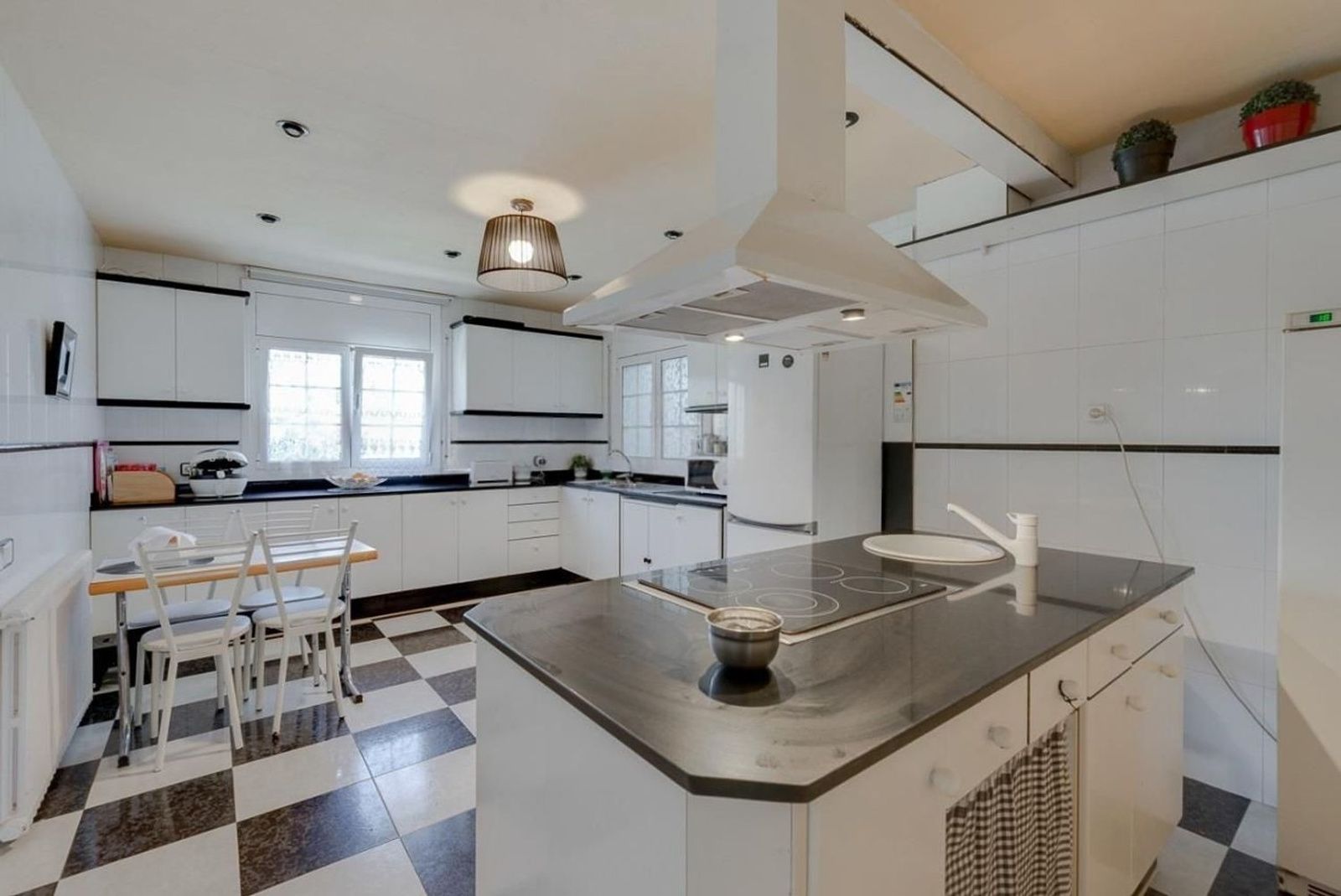 House à Sant Cugat Del Valles, Barcelona, Espagne 6 chambres, 650 m2 No. 166250