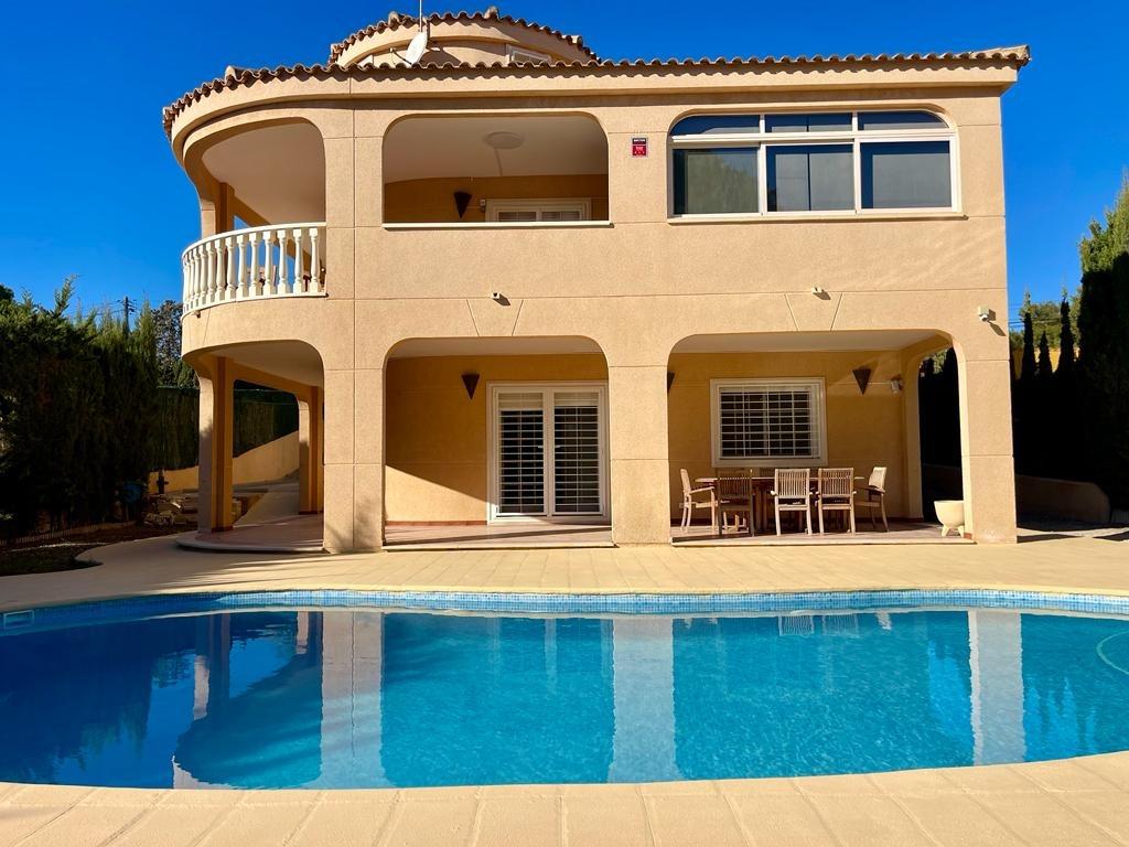 Villa à Torrevieja, Alicante, Espagne 4 chambres, 301 m2 No. 109249
