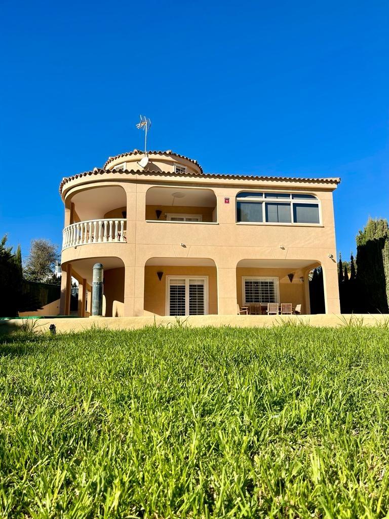 Villa à Torrevieja, Alicante, Espagne 4 chambres, 301 m2 No. 109249