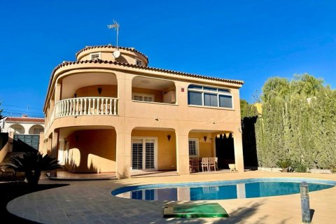 Villa in Torrevieja, Alicante, Spain 4 bedrooms, 301 sq.m. No. 109249