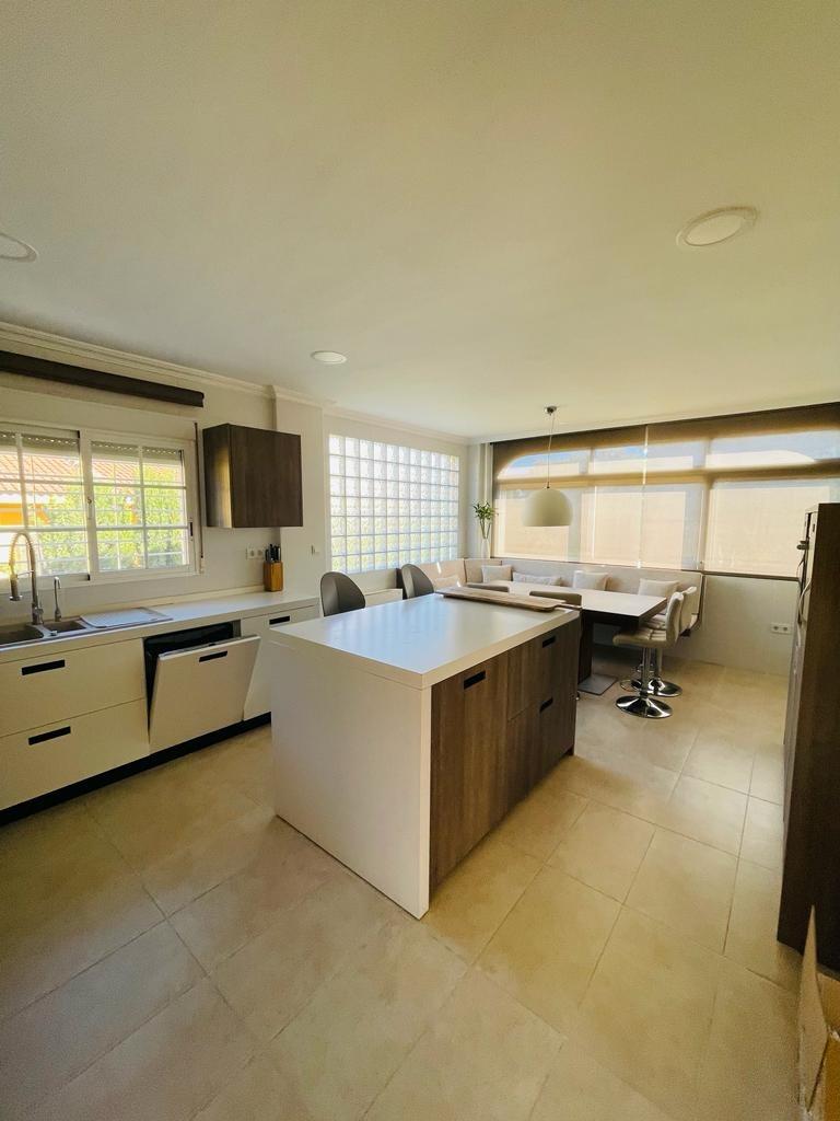 Villa à Torrevieja, Alicante, Espagne 4 chambres, 301 m2 No. 109249