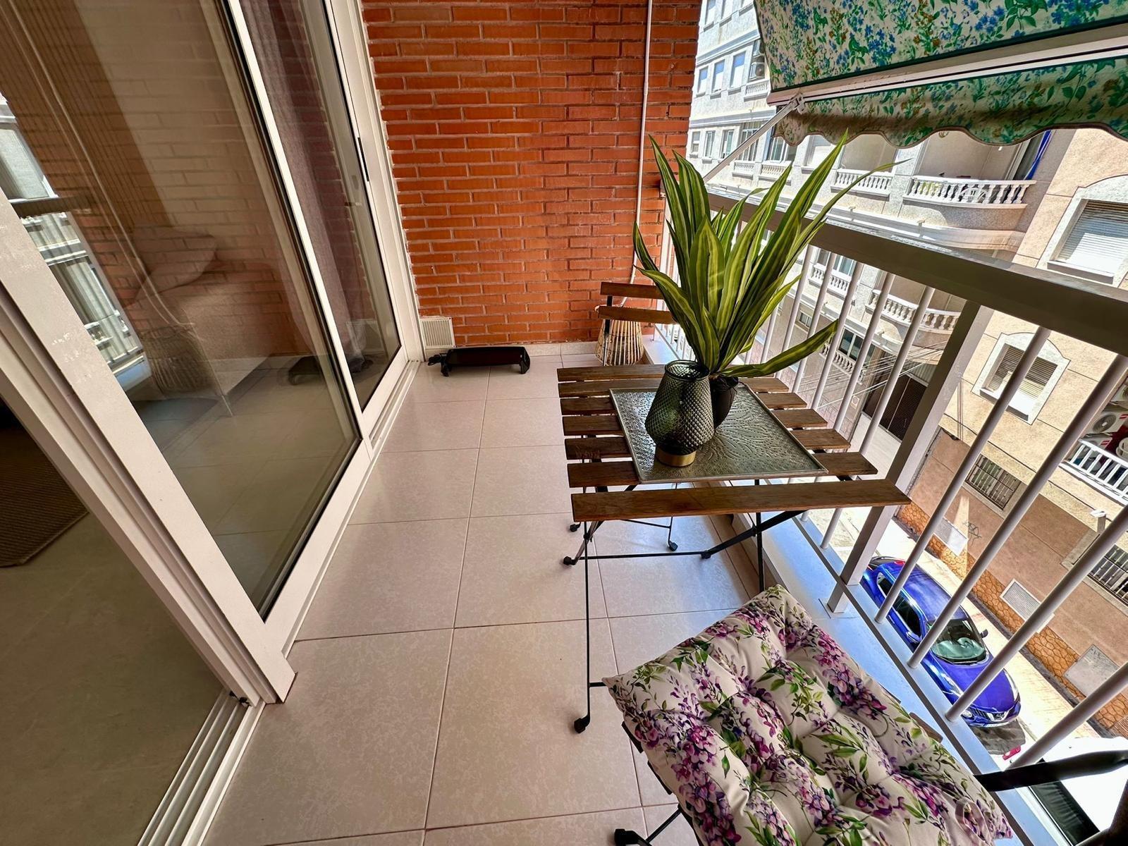 Apartamento en Torrevieja, Alicante, España 2 dormitorios, 65 m2 No. 190229