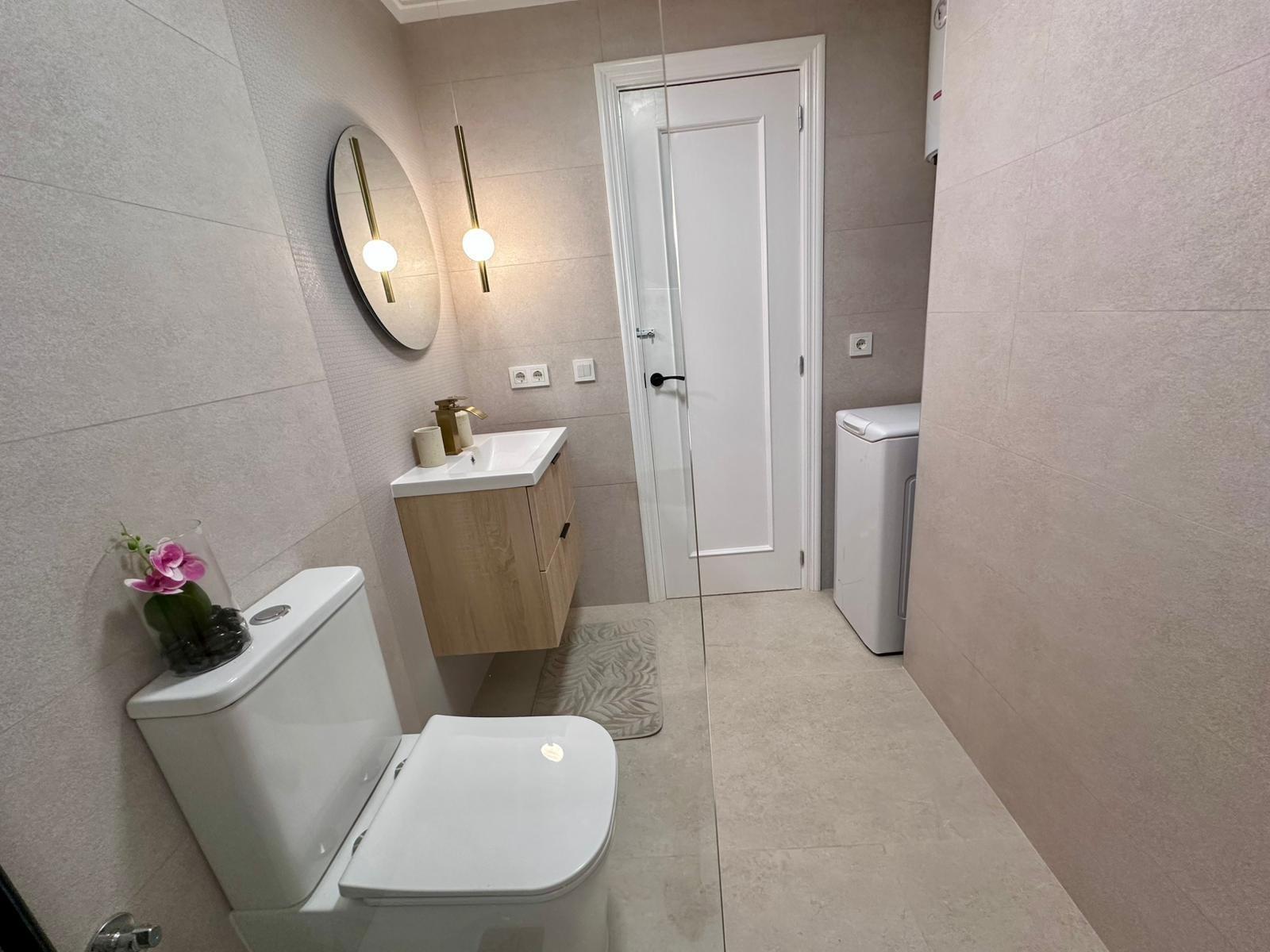 Apartamento en Torrevieja, Alicante, España 2 dormitorios, 65 m2 No. 190229