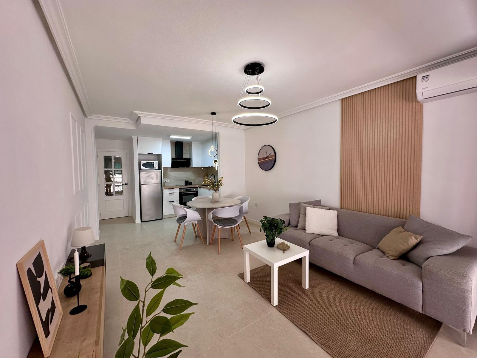 Apartamento en Torrevieja, Alicante, España 2 dormitorios, 65 m2 No. 190229