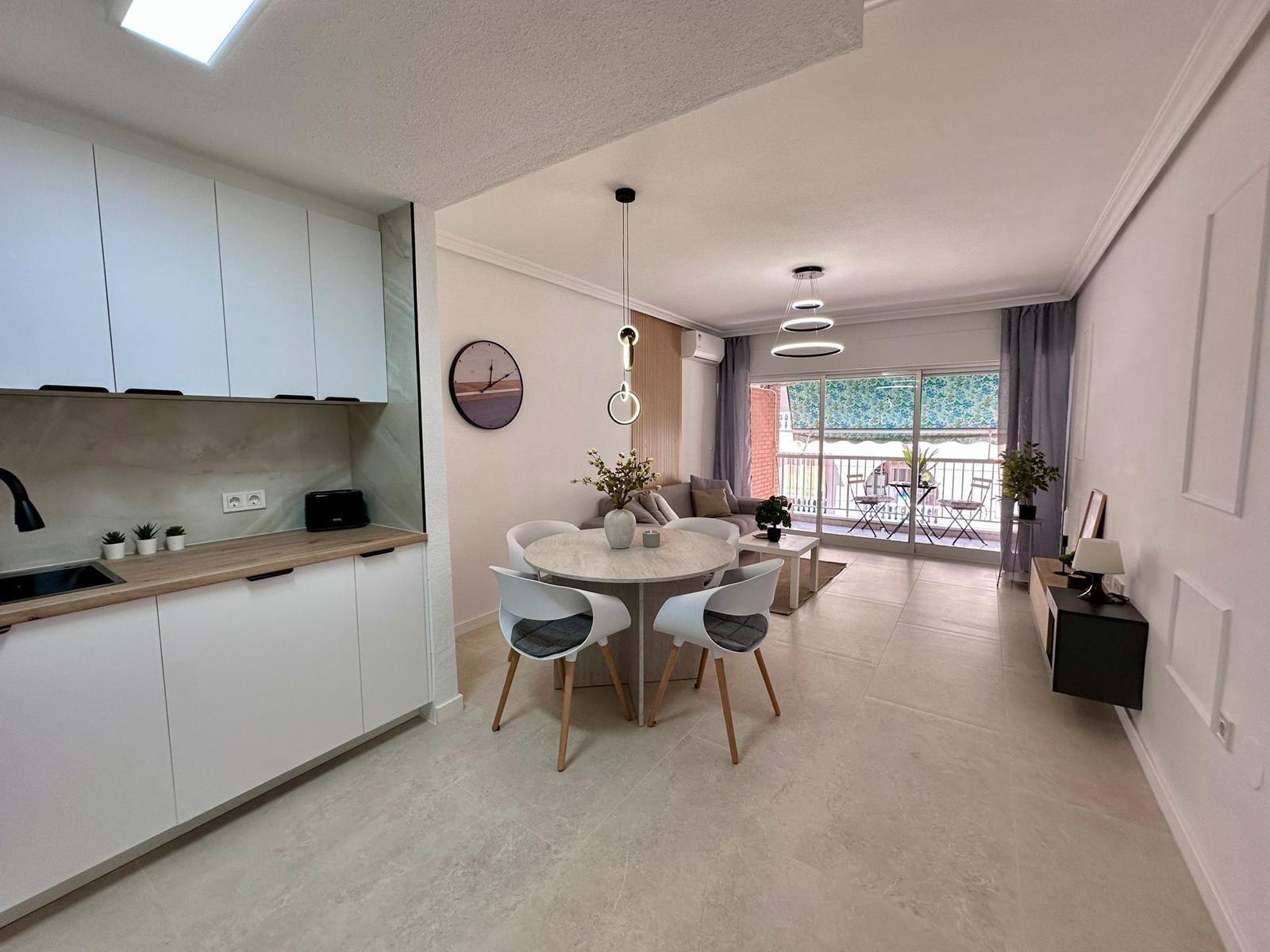 Apartamento en Torrevieja, Alicante, España 2 dormitorios, 65 m2 No. 190229
