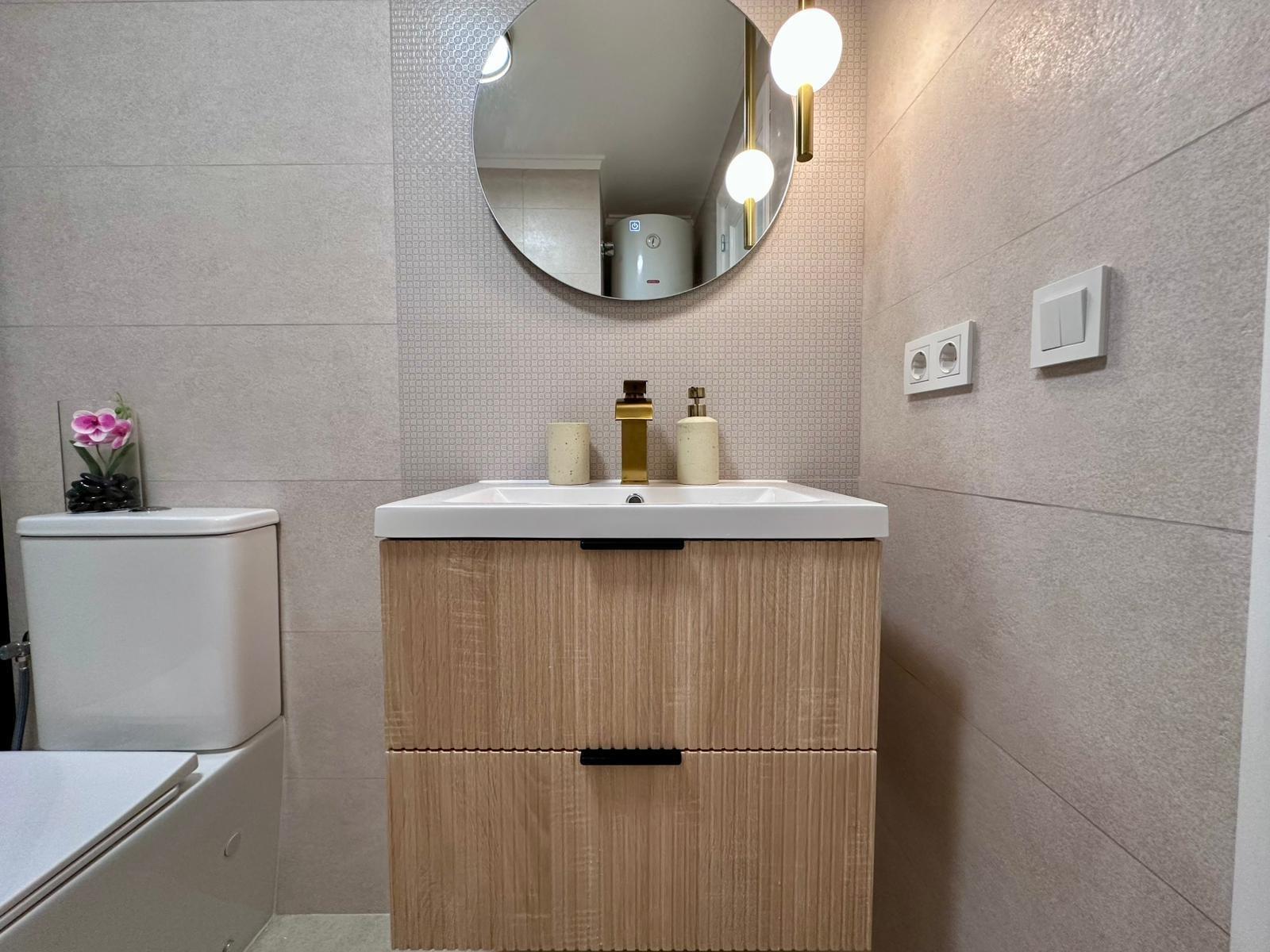 Apartamento en Torrevieja, Alicante, España 2 dormitorios, 65 m2 No. 190229