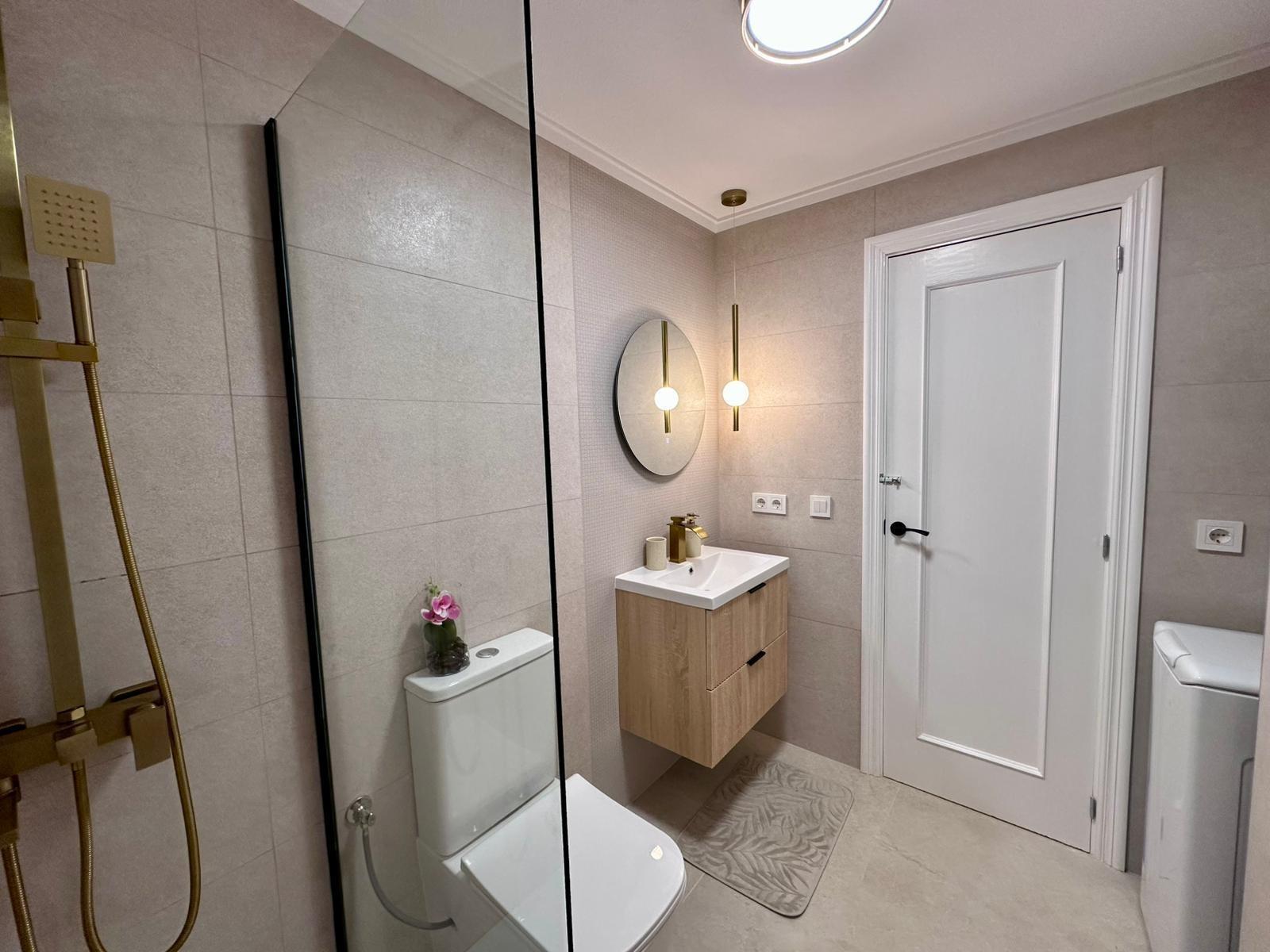 Apartamento en Torrevieja, Alicante, España 2 dormitorios, 65 m2 No. 190229