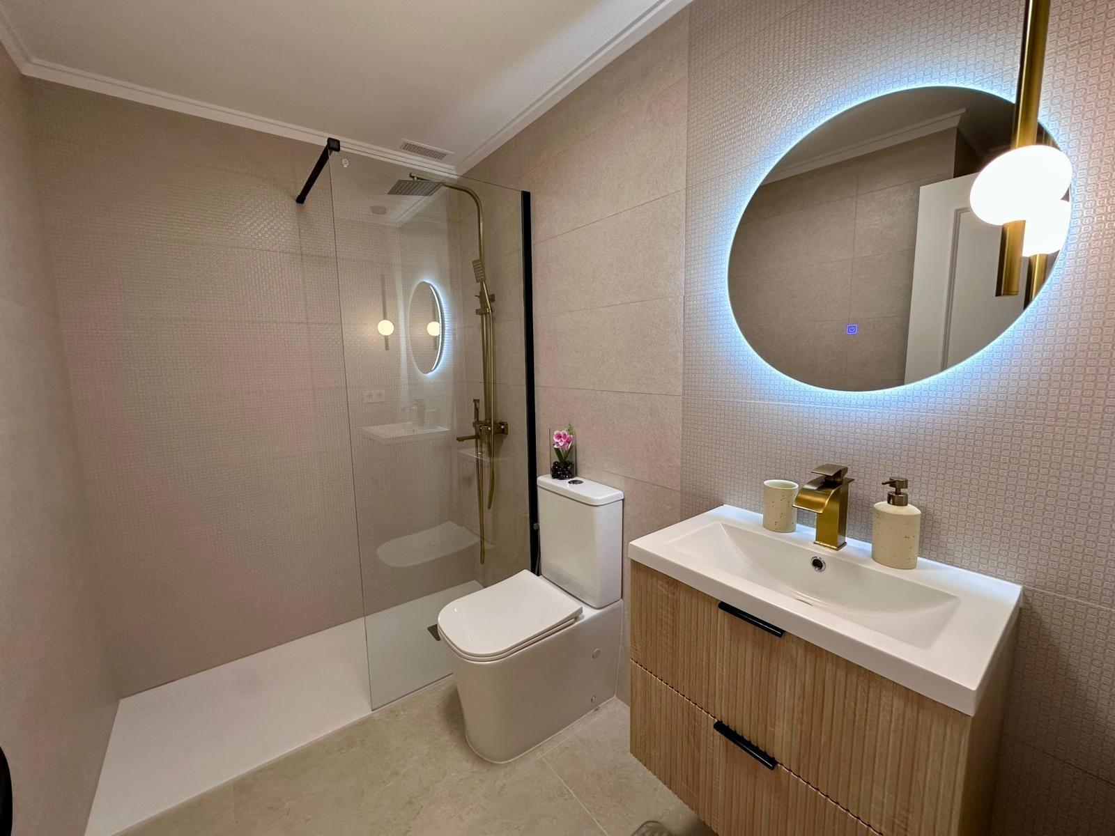 Apartamento en Torrevieja, Alicante, España 2 dormitorios, 65 m2 No. 190229