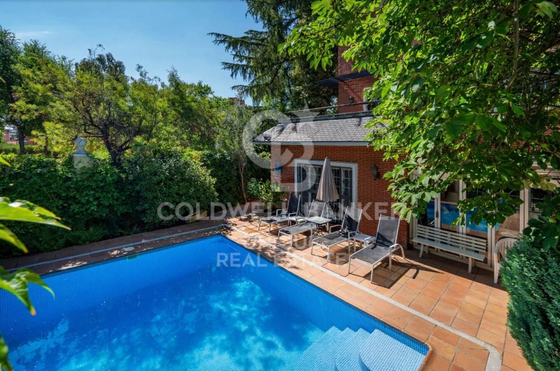 Villa i Madrid, Spanien 6 sovrum, 795 kvm. Nr. 157434