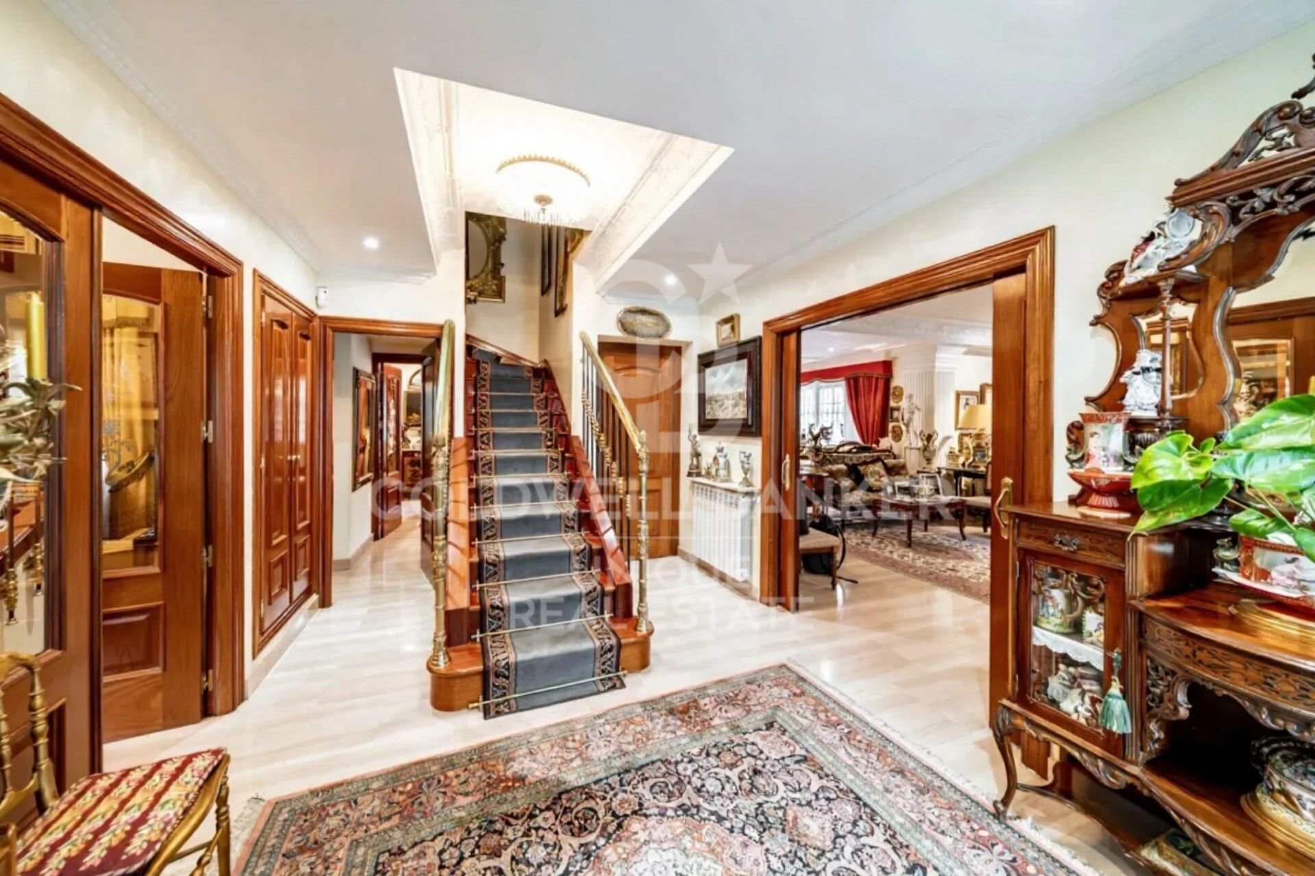 Villa i Madrid, Spanien 6 sovrum, 795 kvm. Nr. 157434
