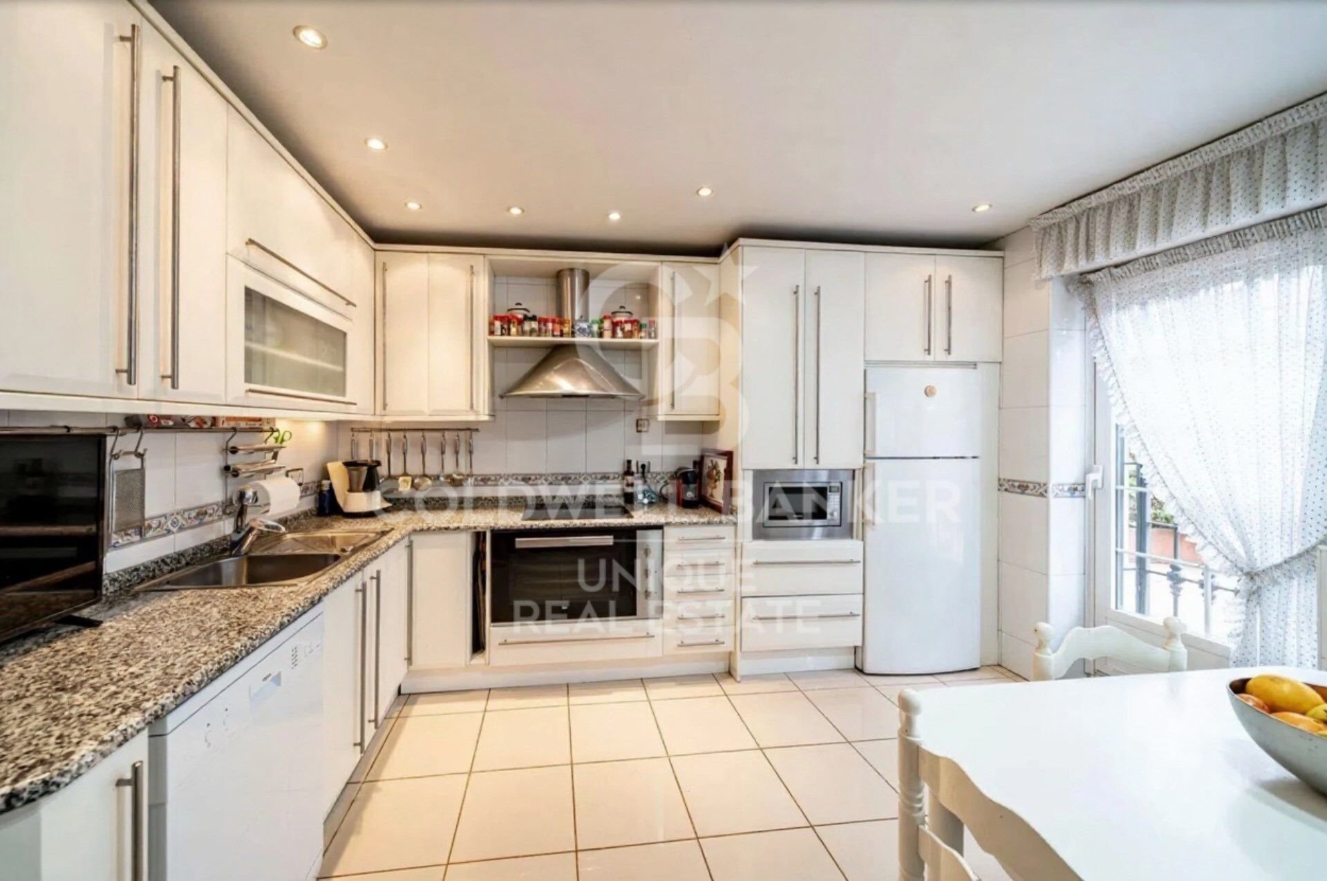 Villa i Madrid, Spanien 6 sovrum, 795 kvm. Nr. 157434