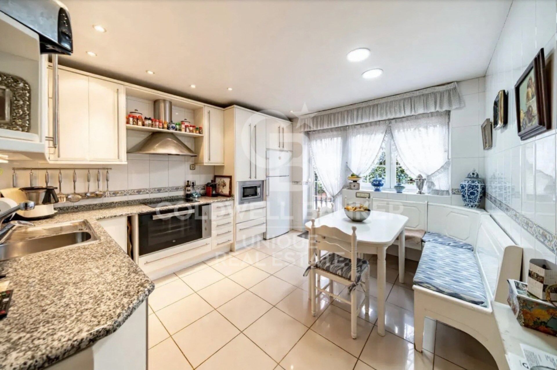 Villa i Madrid, Spanien 6 sovrum, 795 kvm. Nr. 157434