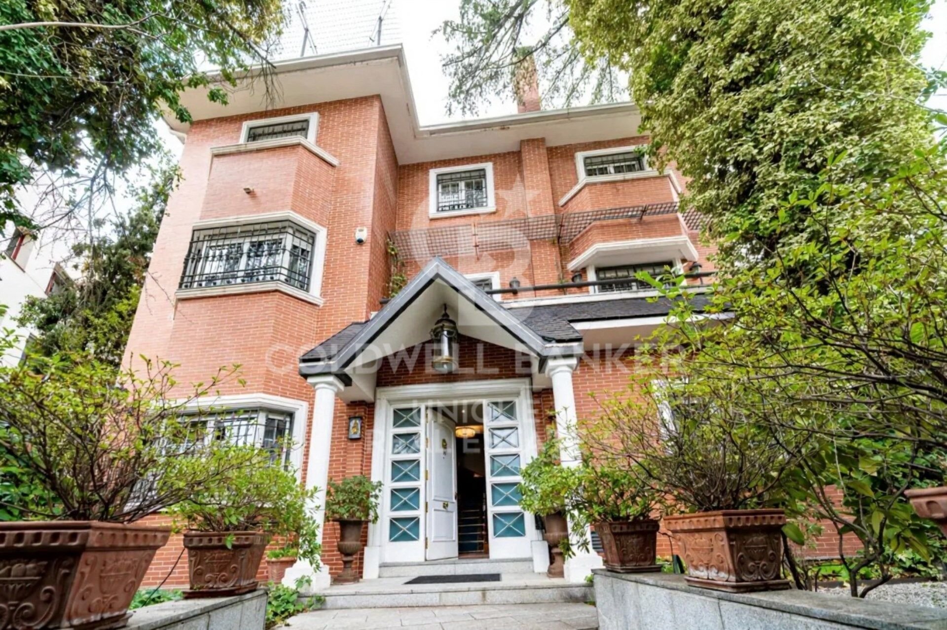 Villa i Madrid, Spanien 6 sovrum, 795 kvm. Nr. 157434