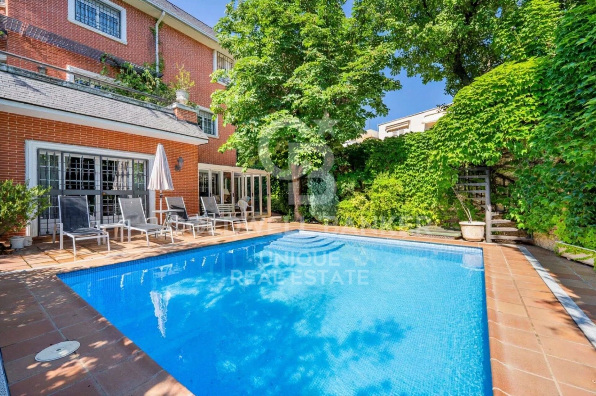 Villa i Madrid, Spanien 6 sovrum, 795 kvm. Nr. 157434