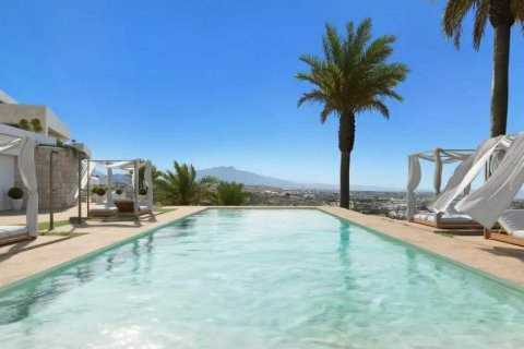 Apartment à Estepona, Malaga, Espagne 4 chambres, 281 m2 No. 169464