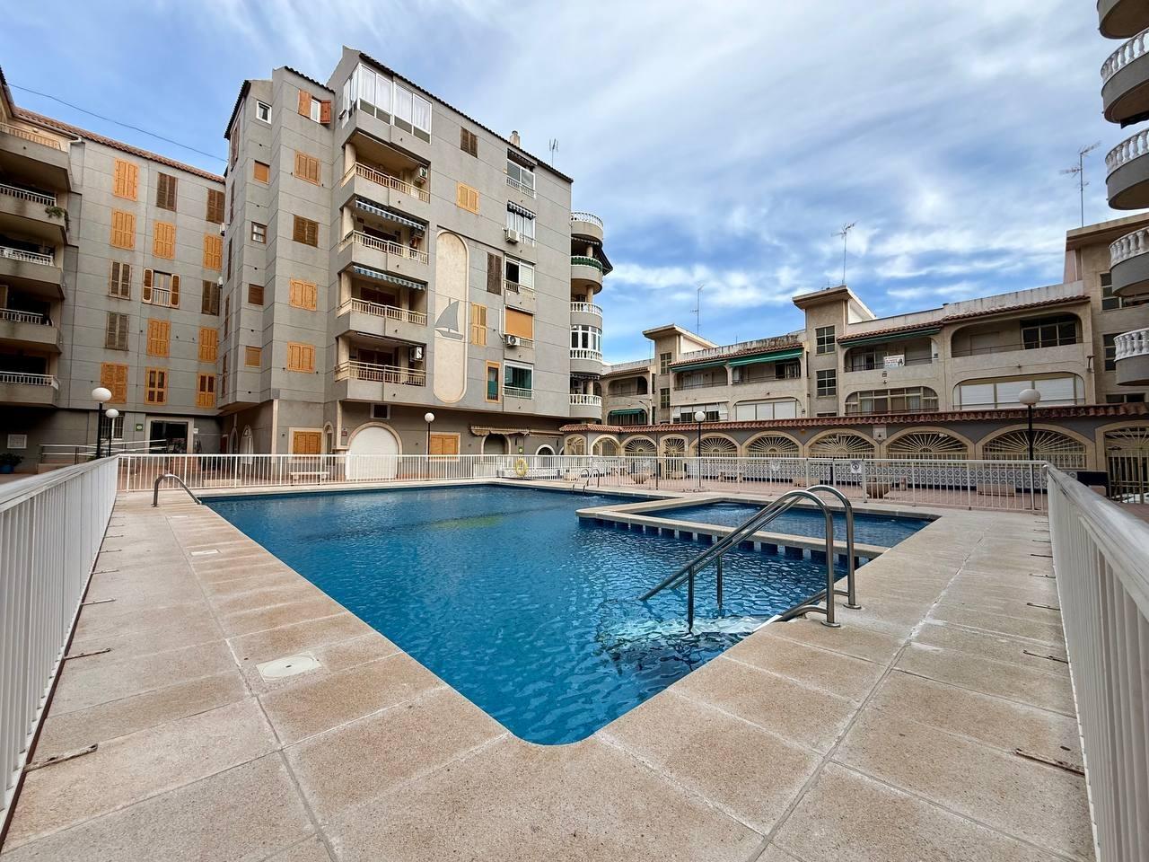 Appartamento a Torrevieja, Alicante, Spagna 2 camere da letto, 61 mq. N° 182880