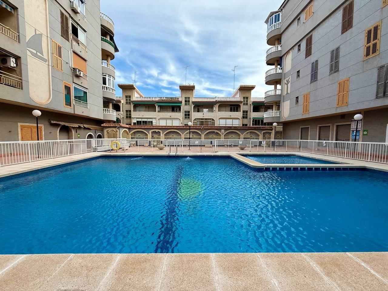 Appartamento a Torrevieja, Alicante, Spagna 2 camere da letto, 61 mq. N° 182880