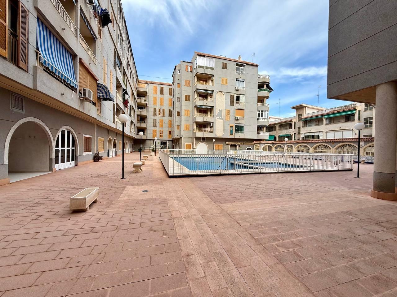 Appartamento a Torrevieja, Alicante, Spagna 2 camere da letto, 61 mq. N° 182880