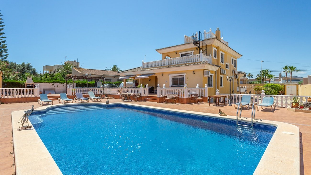 Villa a Los Balcones, Alicante, Spagna 6 camere da letto,  N° 143807