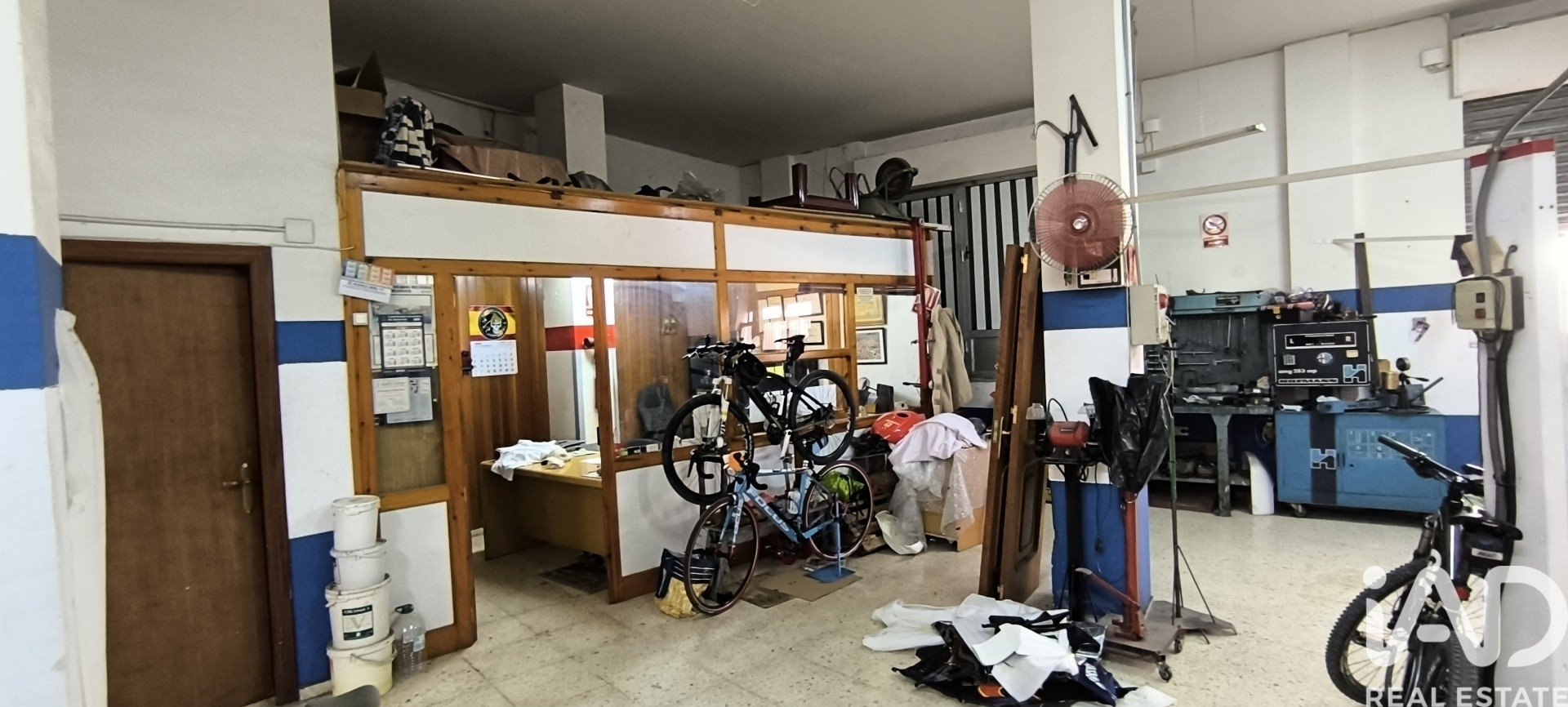Commercial property in Crevillent, Alicante, Spain 161 sq.m. No. 193519