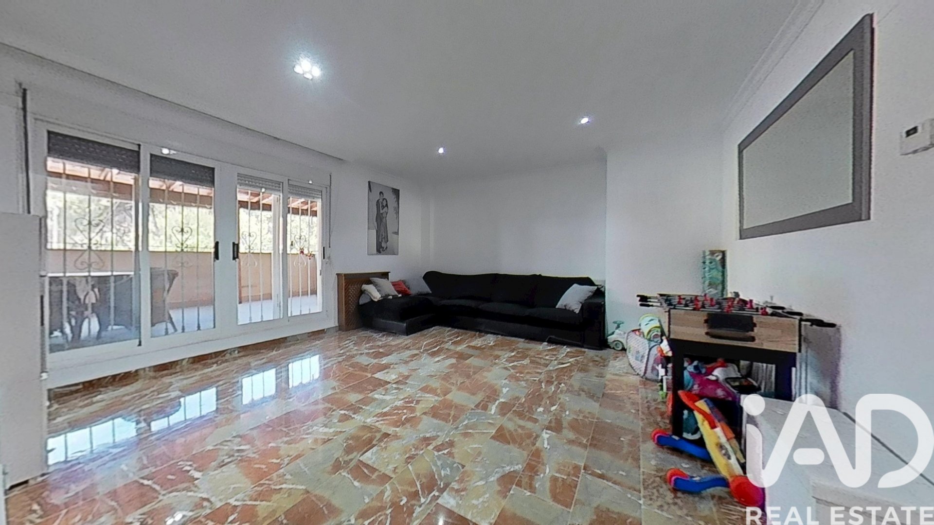Kaupunkipientalo Castellon de la Plana, Castellon, Espanja 4 makuuhuonetta, 221 m2 No. 172821