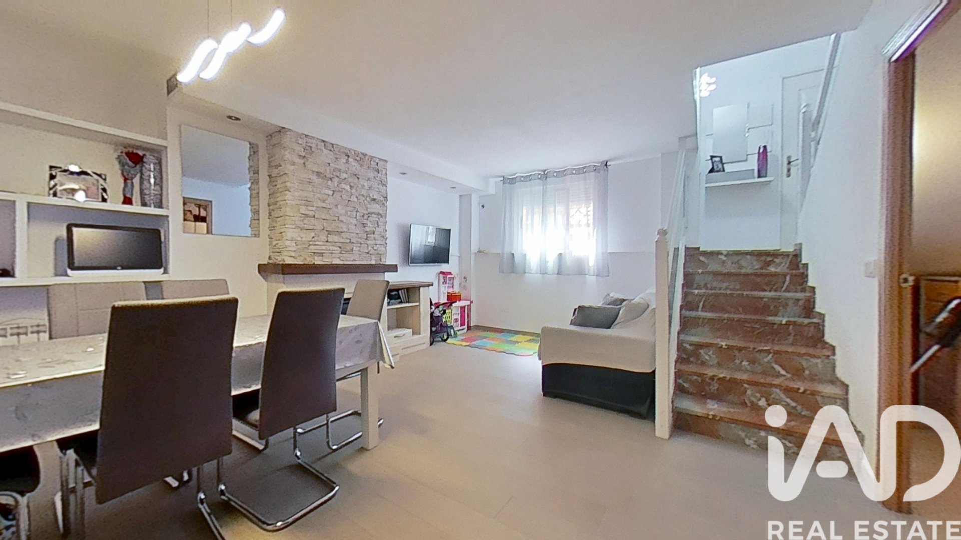 Kaupunkipientalo Castellon de la Plana, Castellon, Espanja 4 makuuhuonetta, 221 m2 No. 172821