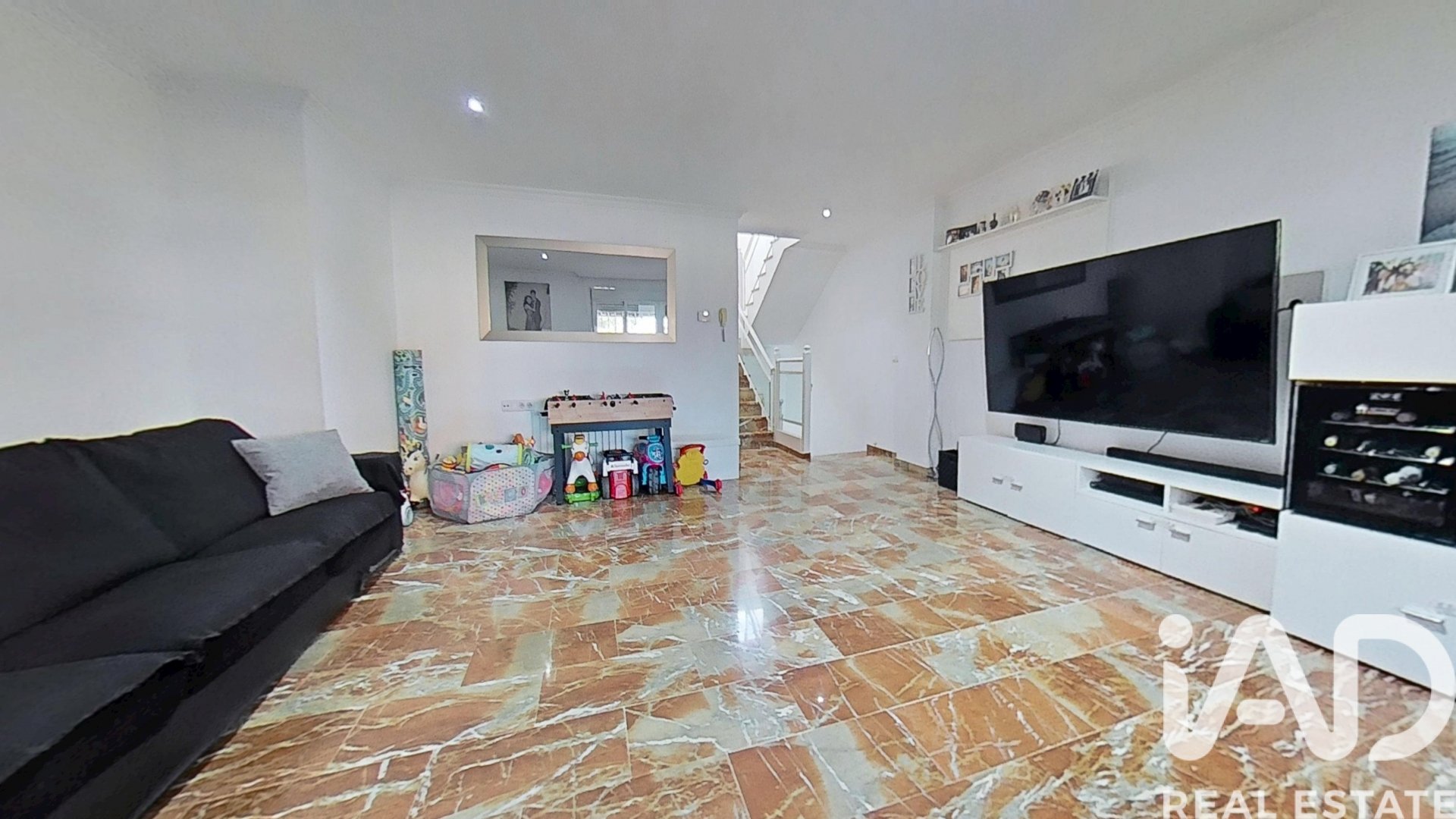 Kaupunkipientalo Castellon de la Plana, Castellon, Espanja 4 makuuhuonetta, 221 m2 No. 172821