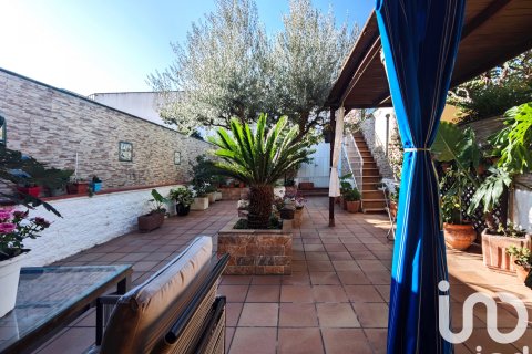 Rindu māja Sant Llorenc D'hortons, Barcelona, Spānijā 4 istabas, 241 m2 Nr. 152978
