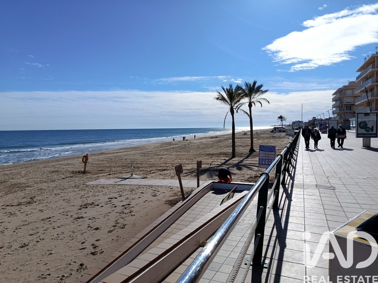 Commercial property à Guardamar del Segura, Alicante, Espagne 3 chambres, 225 m2 No. 173238