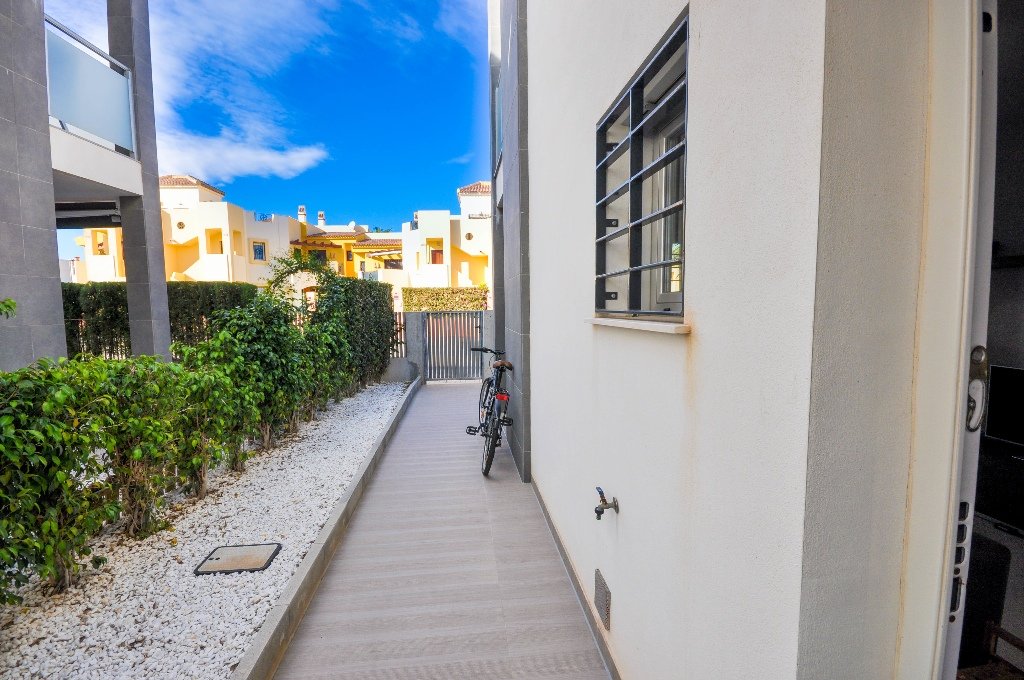 Lägenhet i Punta Prima, Alicante, Spanien 2 sovrum, 67 kvm. Nr. 144724