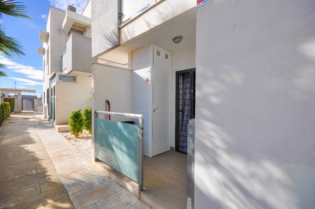 Lägenhet i Punta Prima, Alicante, Spanien 2 sovrum, 67 kvm. Nr. 144724